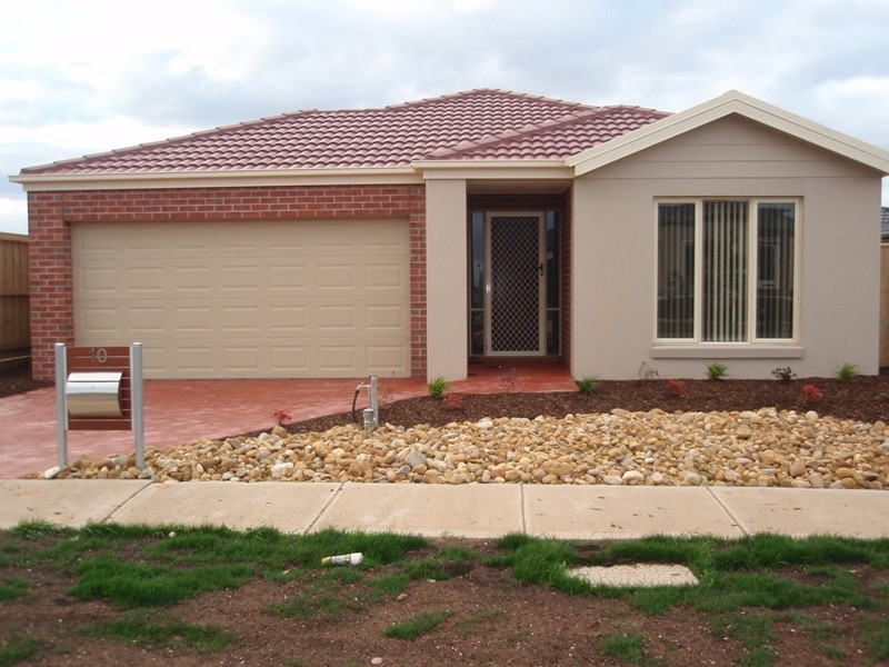 10 Grandiflora Grove, Point Cook VIC 3030