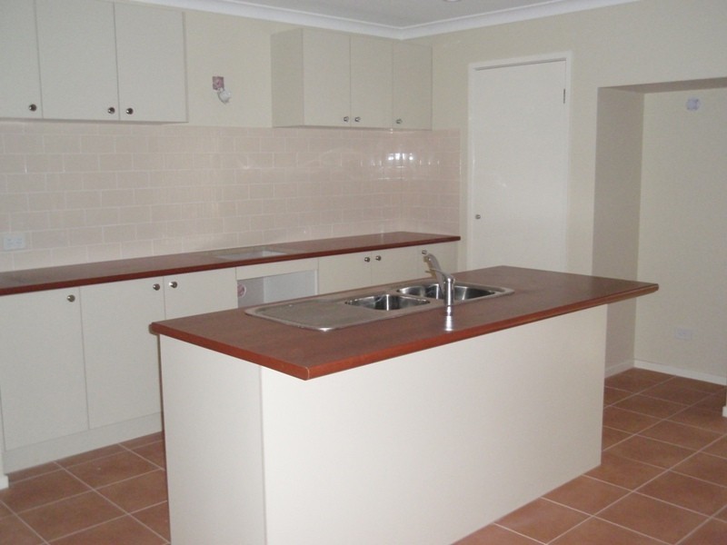 10 Grandiflora Grove, Point Cook VIC 3030