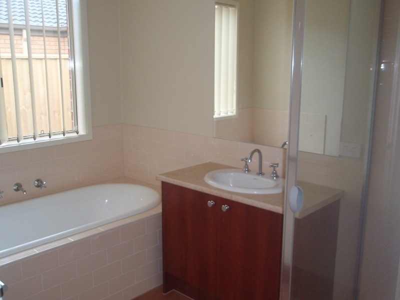 10 Grandiflora Grove, Point Cook VIC 3030