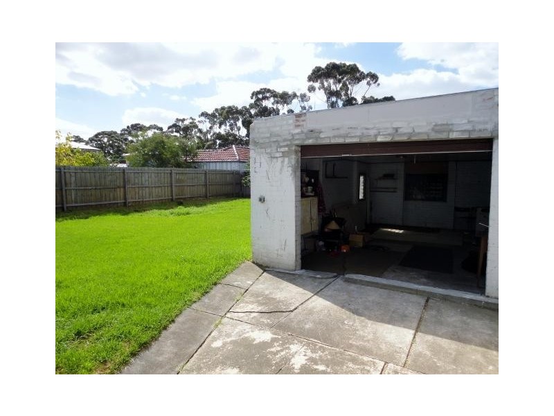 8 Dunedin Street, Maidstone VIC 3012