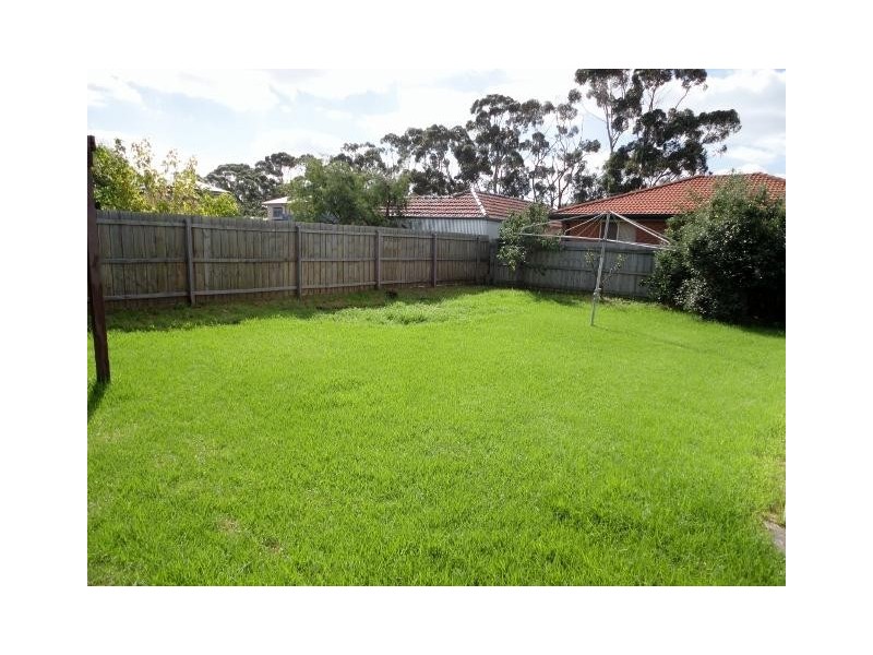 8 Dunedin Street, Maidstone VIC 3012