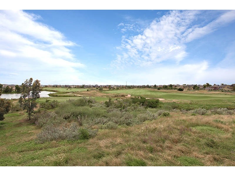 1/2 Lakeside Drive, Sanctuary Lakes VIC 3030