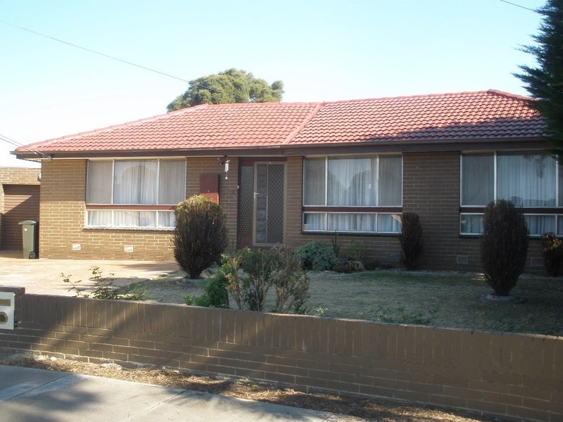 10 Walnut Close, Kings Park VIC 3021