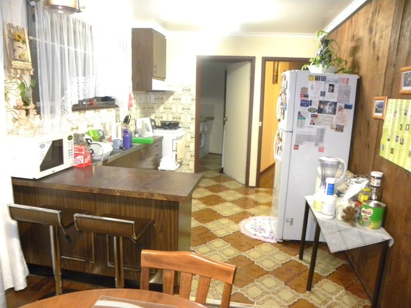 10 Walnut Close, Kings Park VIC 3021