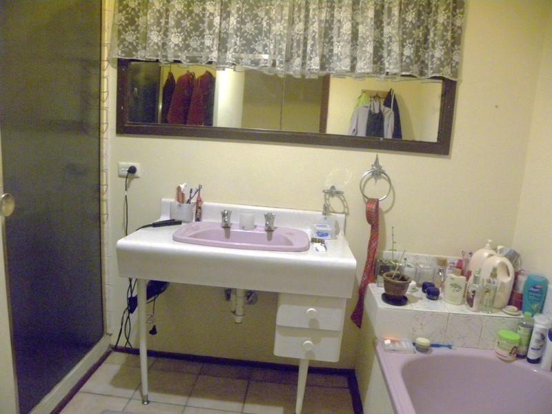 10 Walnut Close, Kings Park VIC 3021