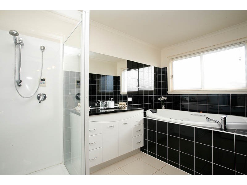 1 Pendragon Crescent, Derrimut VIC 3030