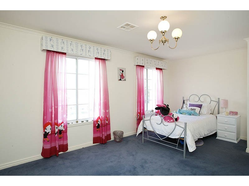 1 Pendragon Crescent, Derrimut VIC 3030