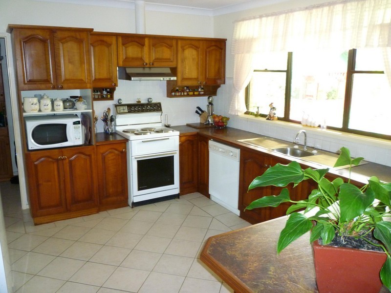 85 Old North Road, Farley NSW 2320