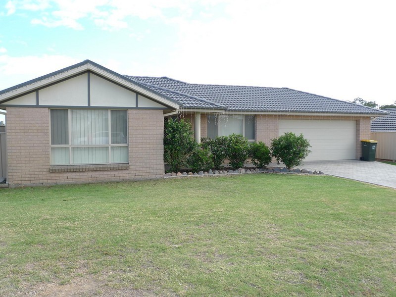 14 Diamond Circuit, Rutherford NSW 2320