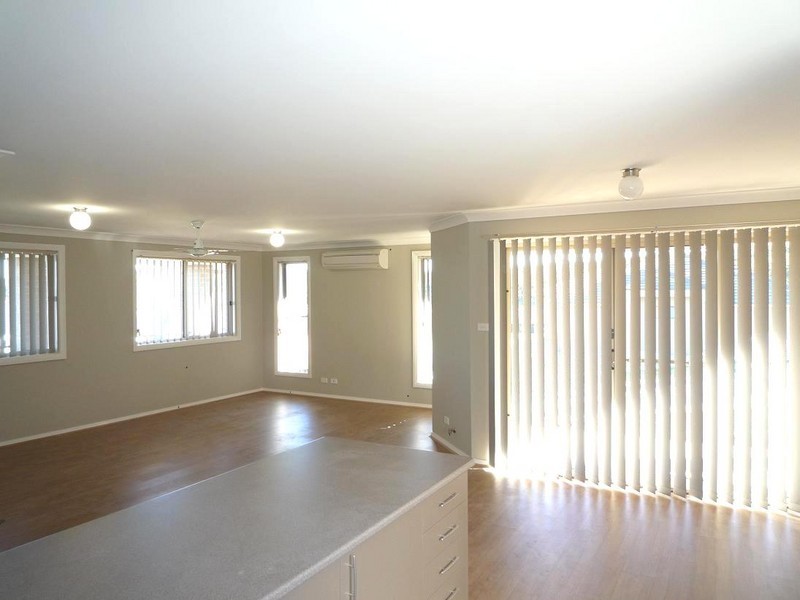 18 Woodbridge Drive, Cameron Park NSW 2285