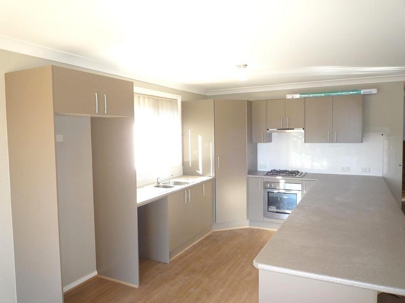 18 Woodbridge Drive, Cameron Park NSW 2285