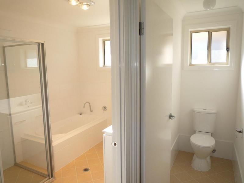 18 Woodbridge Drive, Cameron Park NSW 2285