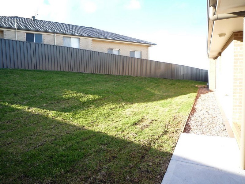 18 Woodbridge Drive, Cameron Park NSW 2285