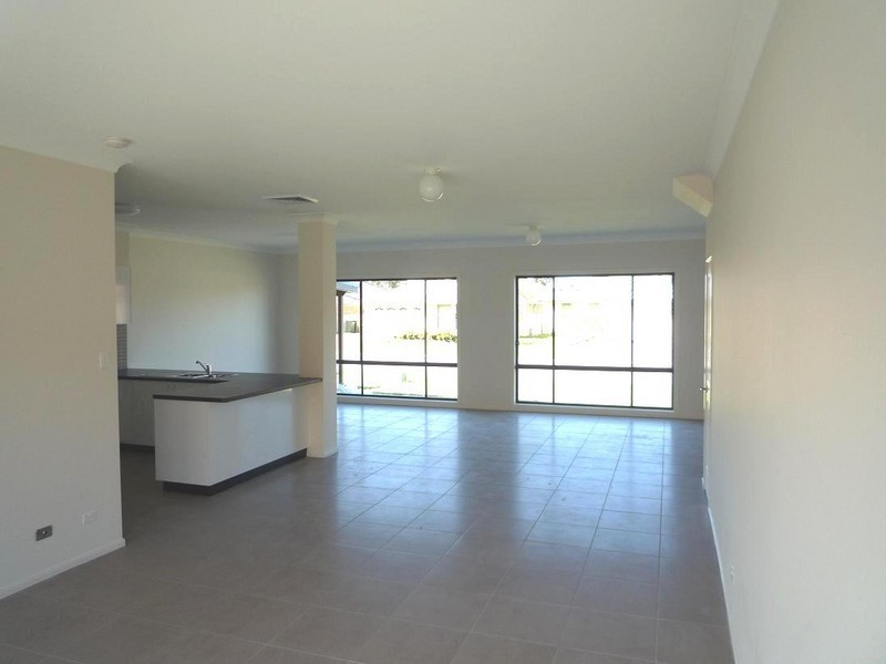 25A Hargreaves Circuit, Metford NSW 2323