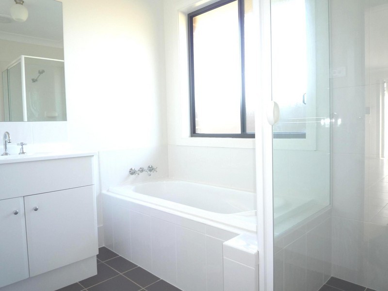 8 Parklands Road, Largs NSW 2320