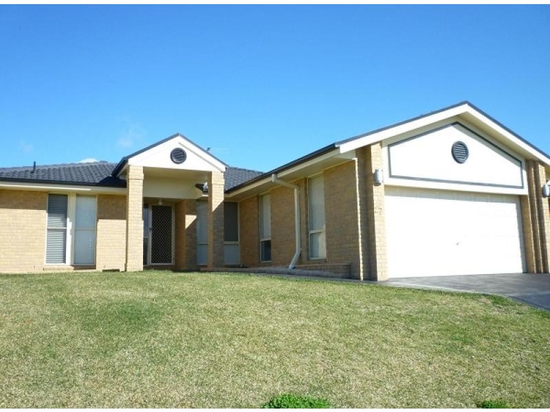 27 Strutt Crescent, Metford NSW 2323
