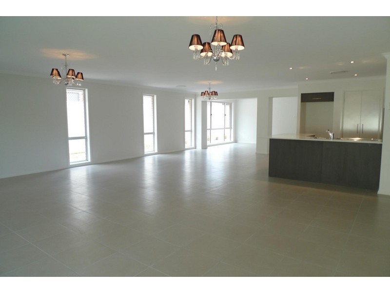 8 Johnson Drive, East Maitland NSW 2323