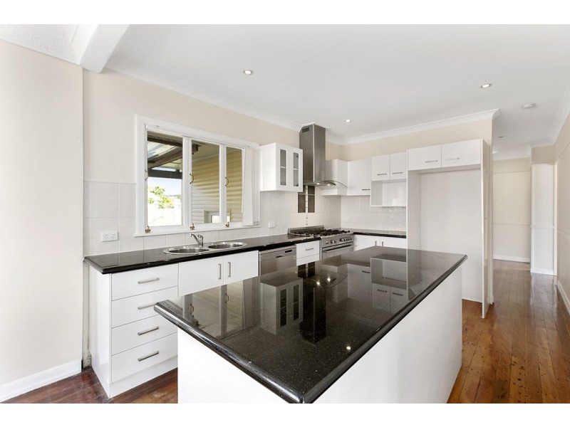 92 Brisbane Corso, Fairfield QLD 4103