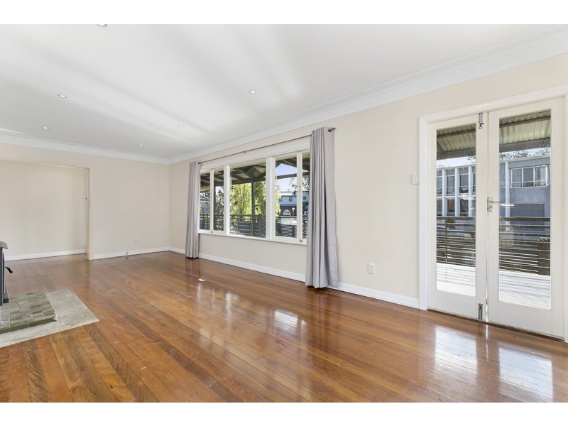 92 Brisbane Corso, Fairfield QLD 4103