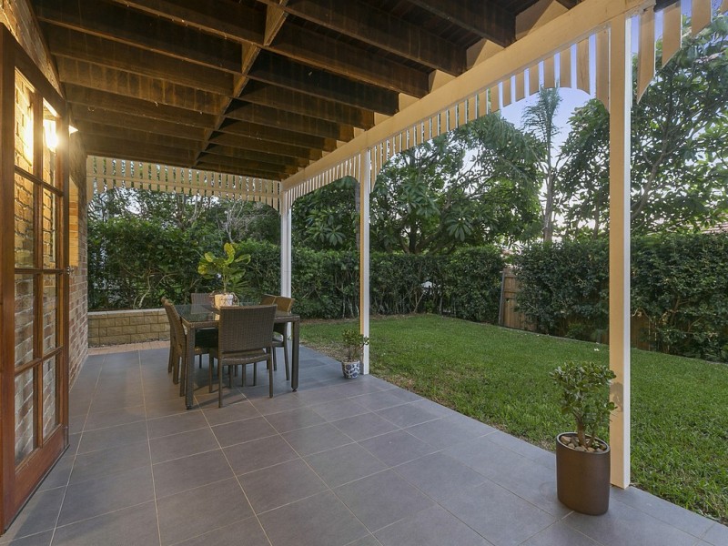 1 Biarra Street, Yeerongpilly QLD 4105