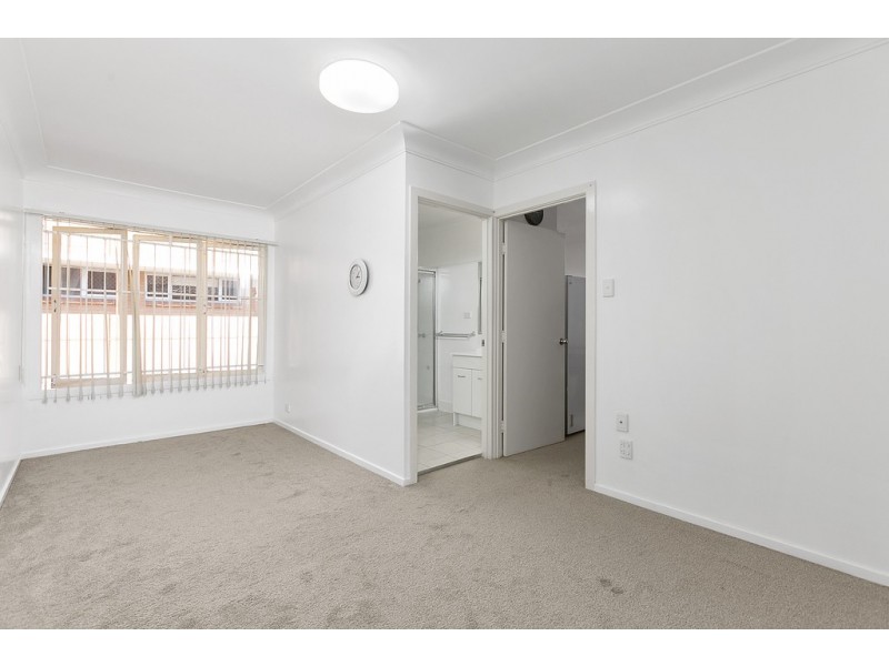 8/30 Villa Street, Annerley QLD 4103