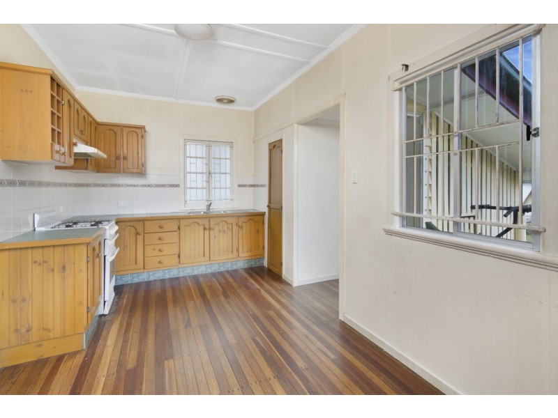 10 Burn Street, Camp Hill QLD 4152