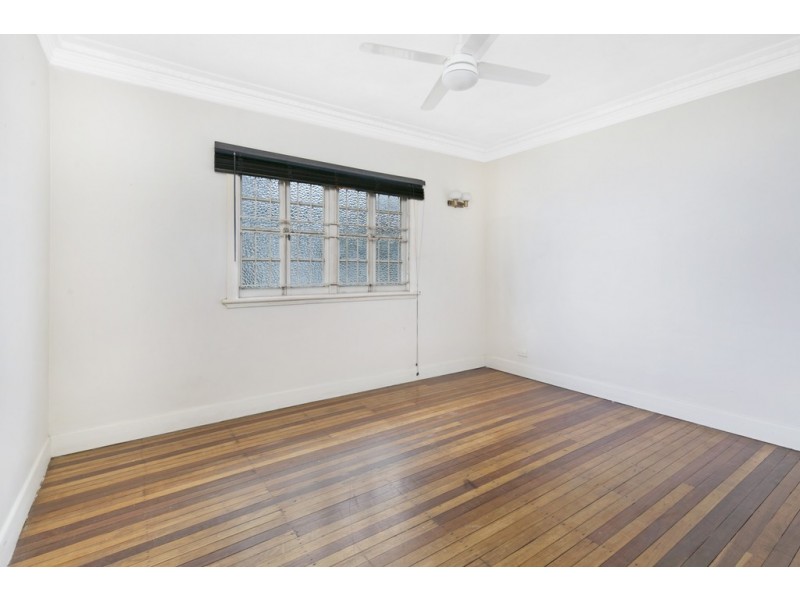 10 Burn Street, Camp Hill QLD 4152