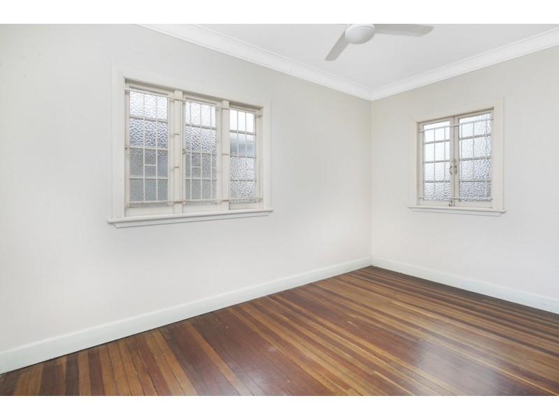 10 Burn Street, Camp Hill QLD 4152