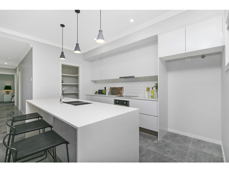 8 Cricket Street, Coopers Plains QLD 4108