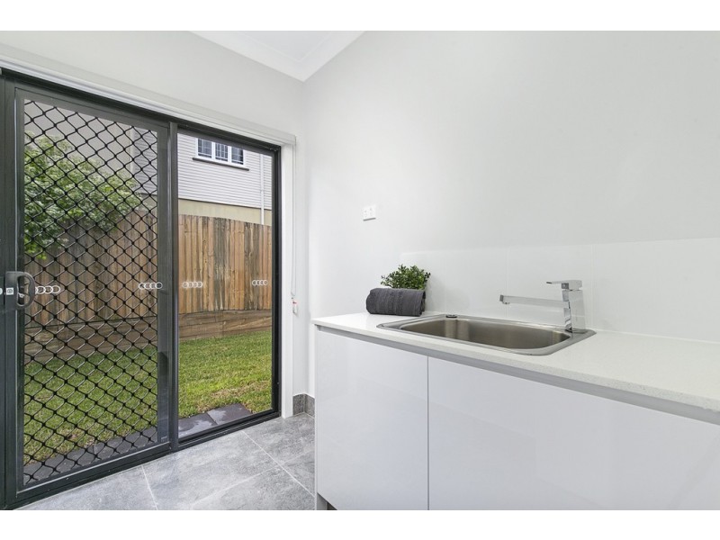 8 Cricket Street, Coopers Plains QLD 4108