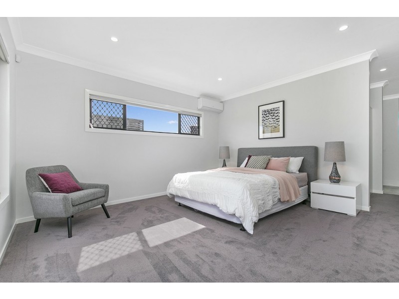 8 Cricket Street, Coopers Plains QLD 4108