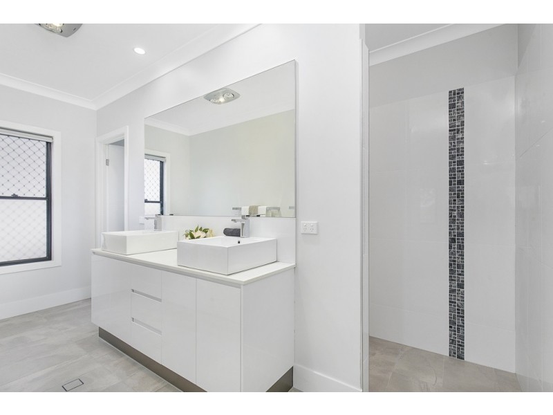 8 Cricket Street, Coopers Plains QLD 4108