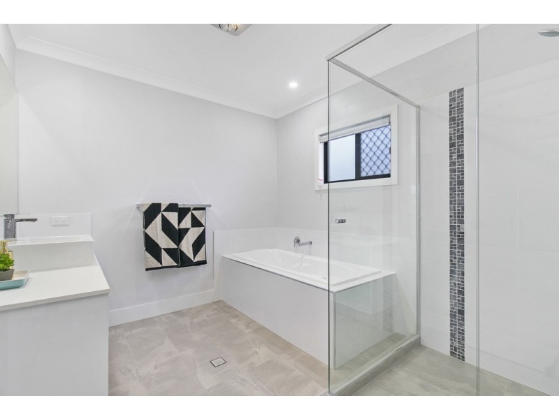 8 Cricket Street, Coopers Plains QLD 4108