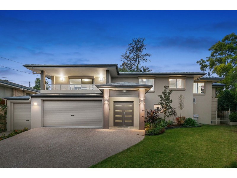 8 Aruma Street, Holland Park West QLD 4121