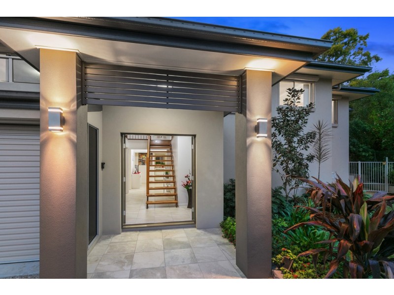 8 Aruma Street, Holland Park West QLD 4121