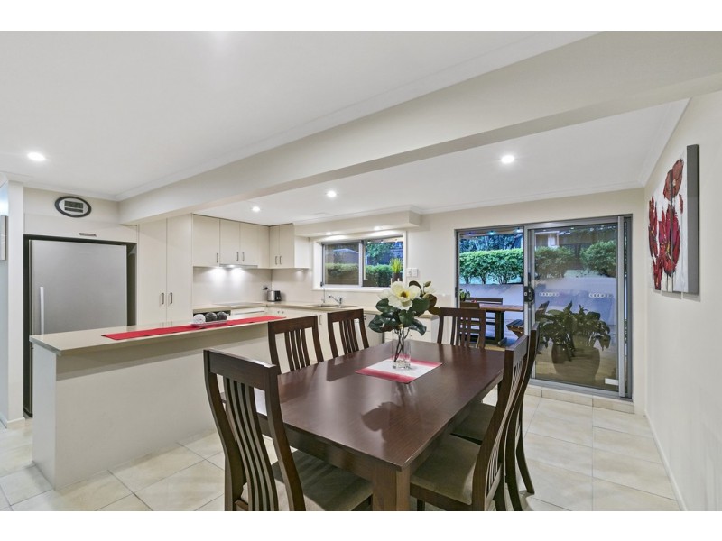 8 Aruma Street, Holland Park West QLD 4121