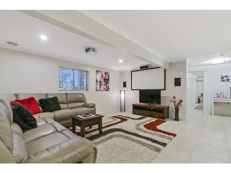 8 Aruma Street, Holland Park West QLD 4121