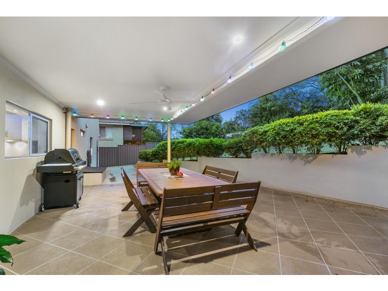 8 Aruma Street, Holland Park West QLD 4121