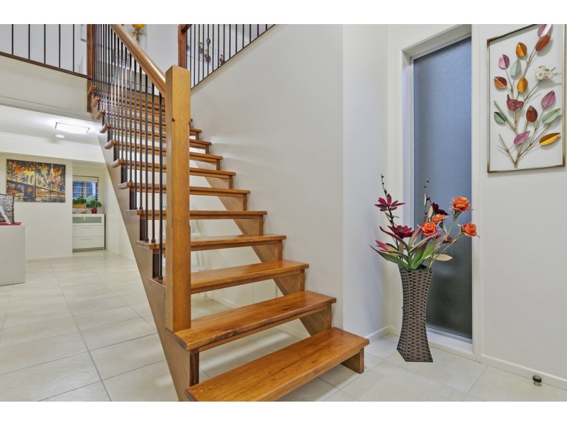 8 Aruma Street, Holland Park West QLD 4121