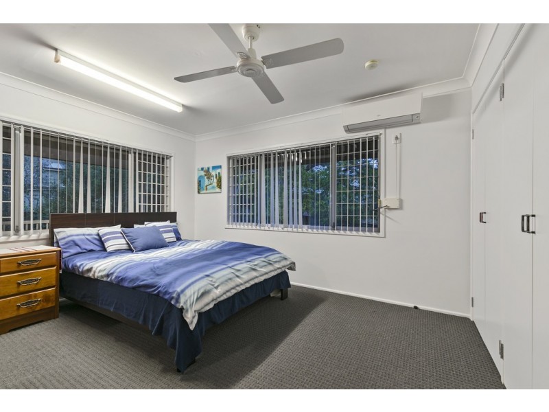 8 Aruma Street, Holland Park West QLD 4121