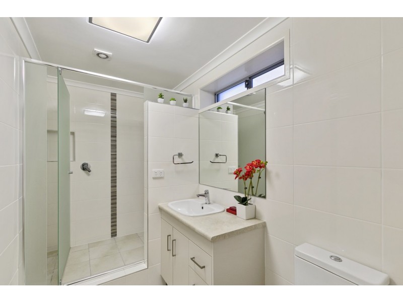 8 Aruma Street, Holland Park West QLD 4121