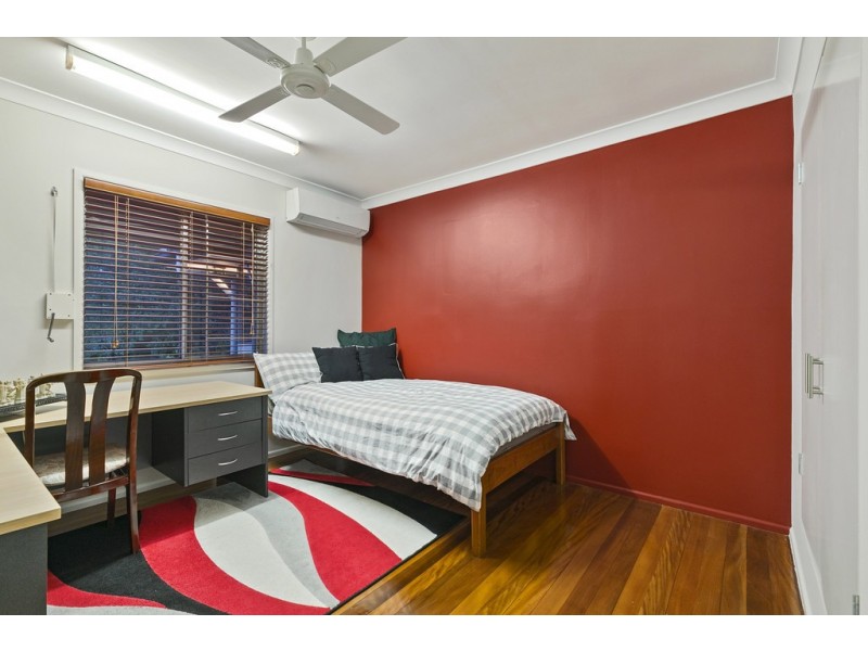 8 Aruma Street, Holland Park West QLD 4121