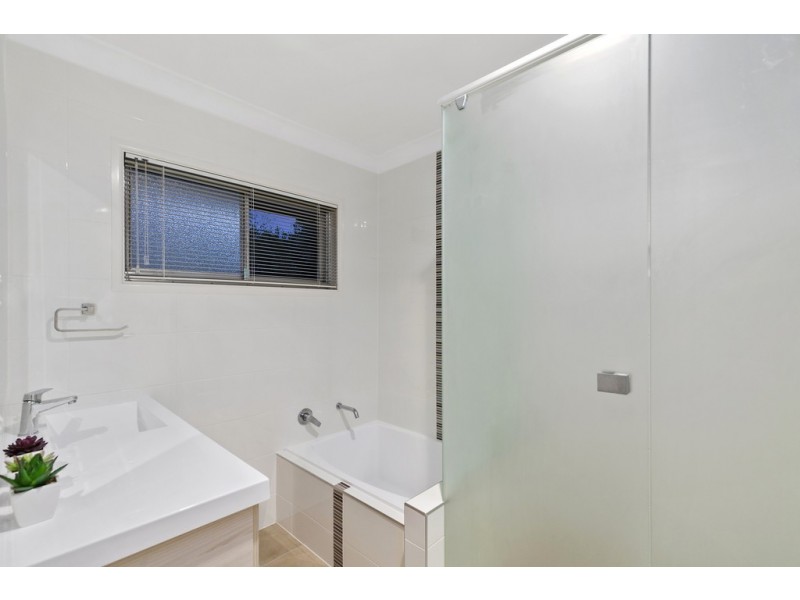 8 Aruma Street, Holland Park West QLD 4121