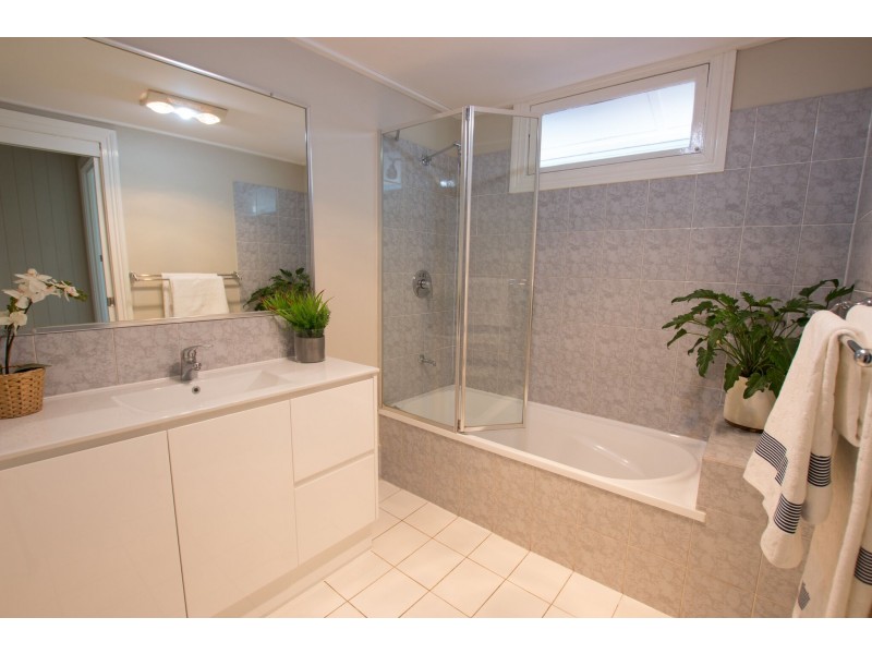 11 Kingsley Parade, Yeronga QLD 4104
