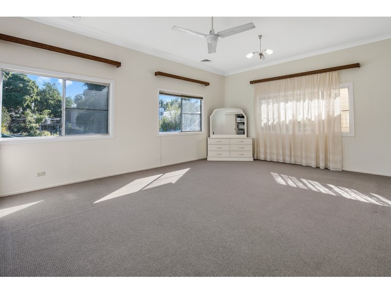 68 Deighton Road, Dutton Park QLD 4102