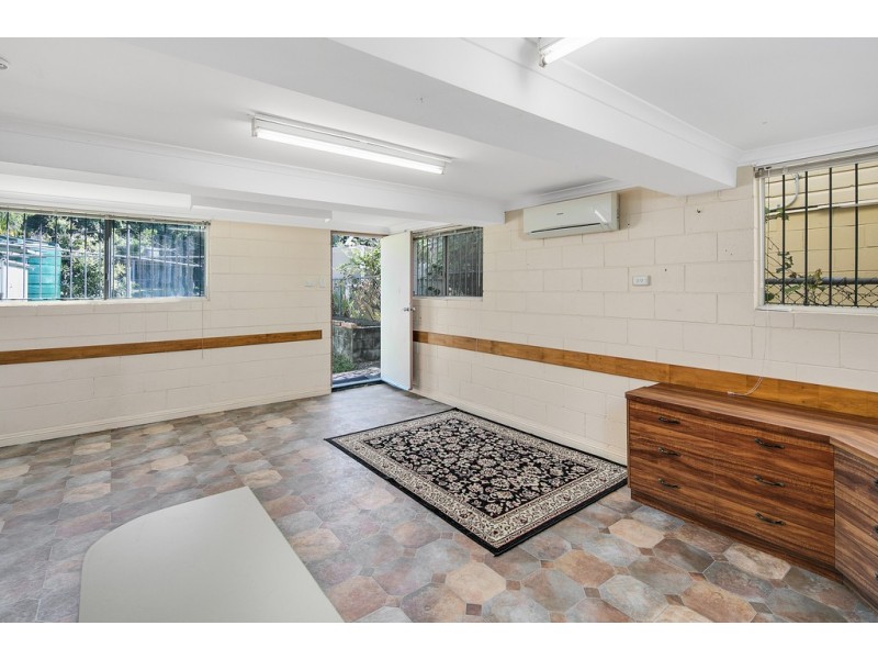 68 Deighton Road, Dutton Park QLD 4102