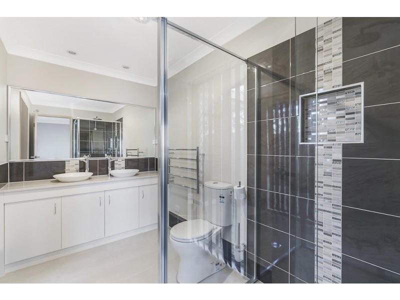 6 Bishop Place, Coopers Plains QLD 4108