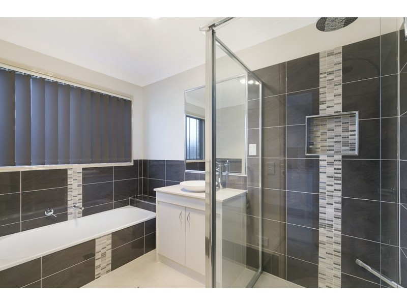 6 Bishop Place, Coopers Plains QLD 4108