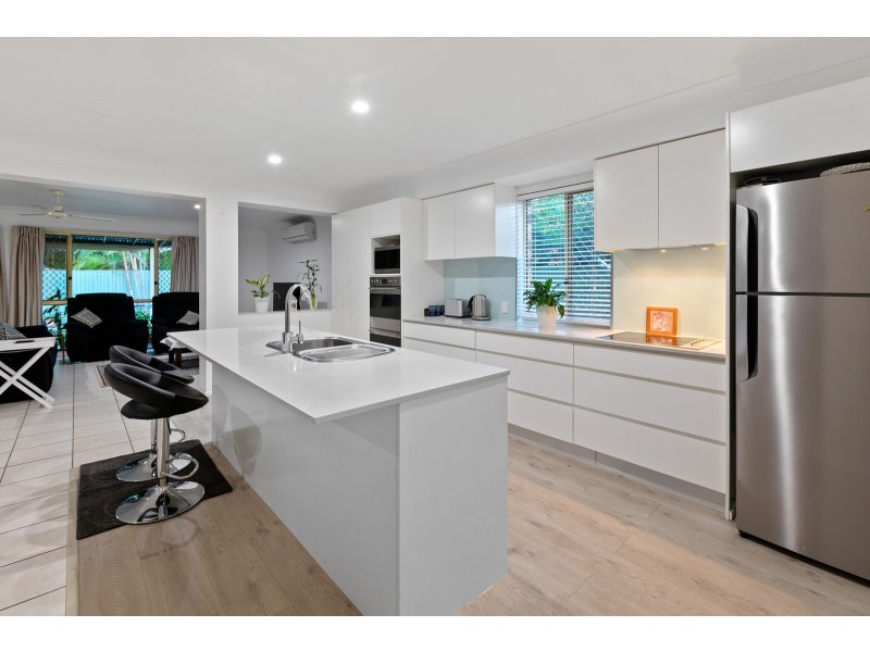 5 Bishop Place, Coopers Plains QLD 4108