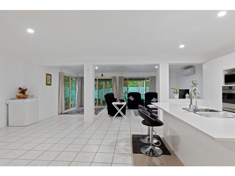 5 Bishop Place, Coopers Plains QLD 4108